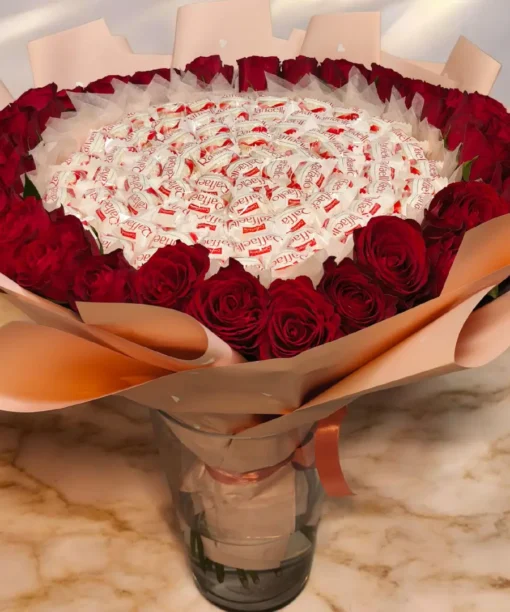 Myliu be žodžių - rožių ir Raffaello saldainių puokštė